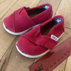 Infant Tom’s, RED, size 2